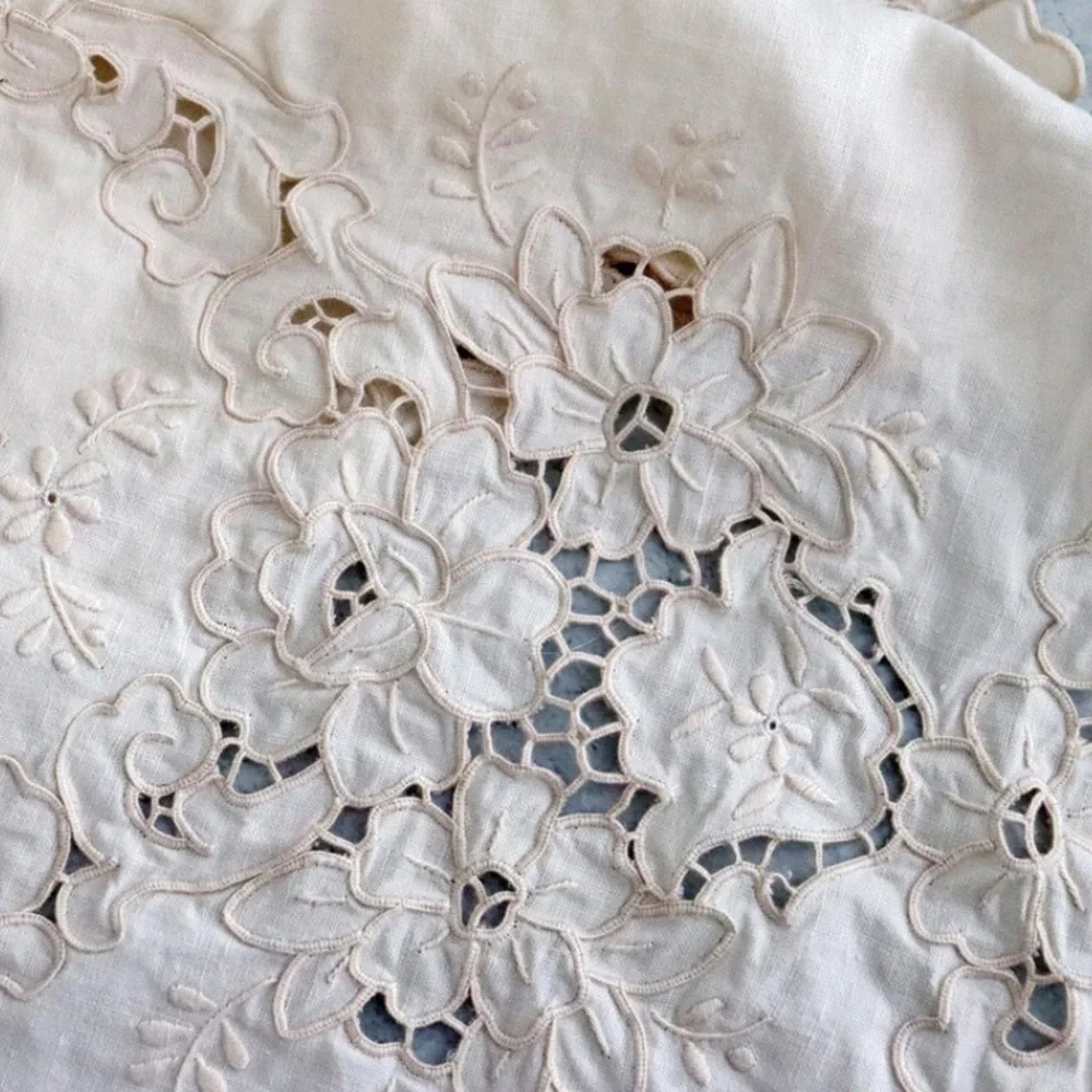 Vintage Embroidered Linens & Lace Mystery Grab Bag 🌸 Large Box 🍄 14-20 Pieces